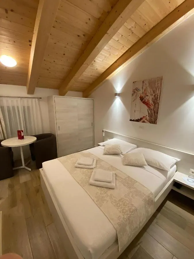 B&B-Ld Pula Bed & Breakfast