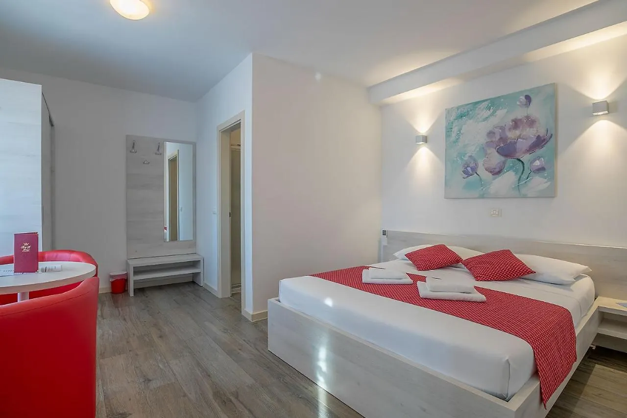 B&B-Ld Pula 3*,  Croatia