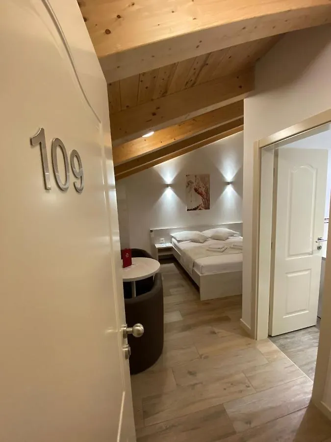 B&B-Ld Pula 3*,  Croatia