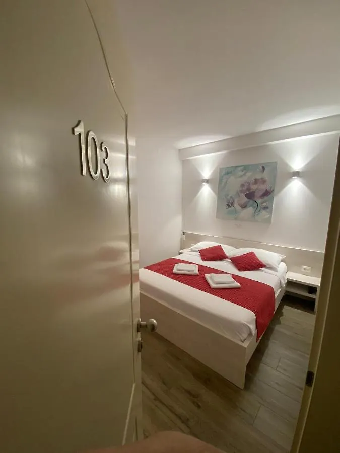 B&B-Ld Pula 3*,