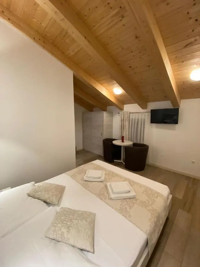 B&B-Ld Pula