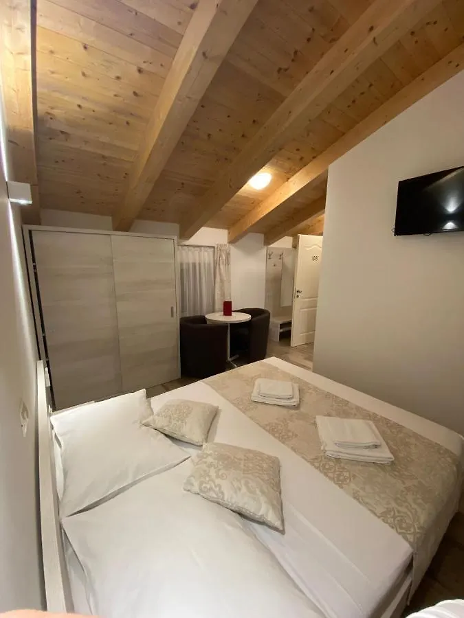 B&B-Ld Pula Bed & Breakfast